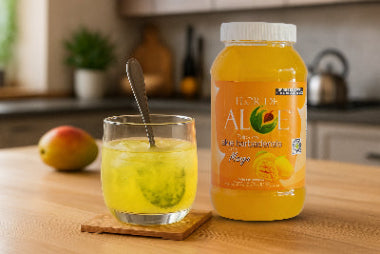 pulpa de aloe vera sabor mango servida en vaso con agua